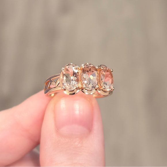 Vintage Filigree Morganite Three Stone Ring: 14K Rose Gold, Size 7.25 - Picture 4 of 12